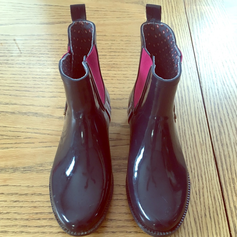 Tommy Hilfiger navy rain boots size 8